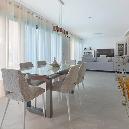 Amadores Con Piscina Privada *