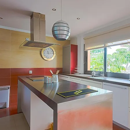 Amadores Con Piscina Privada Моган
